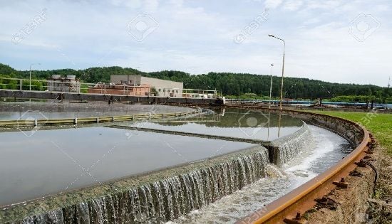 Tanque de sedimentacion en una planta potabilzadora 