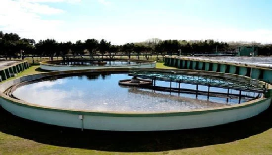 Tanque para la sedimentacion en una planta de tratamiento de agua Tanque para la sedimentacion en una planta de tratamiento de agua