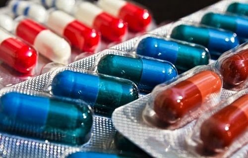 La industria farmacéutica utiliza la filtración en sus procesos de obtención de vitaminas y antibióticos.