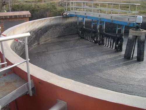 Espesador de Lodos mediante flotación presente en una planta de tratamiento de aguas residuales (PTAR).