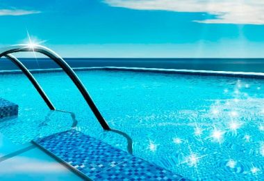 La principal aplicación del hipoclorito sódico es en el mantenimiento y desinfección de aguas empleadas para piscinas.