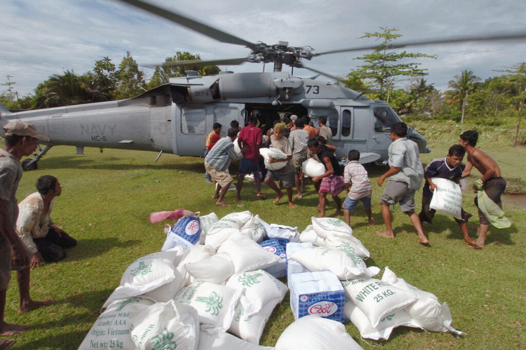 ayuda humanitaria tsunami